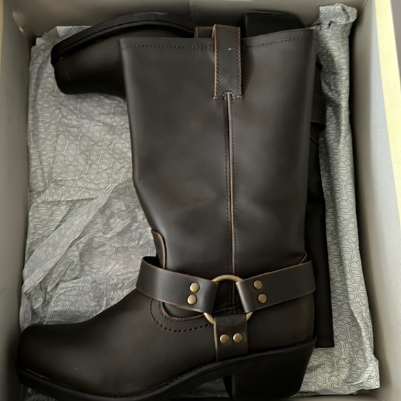 Shoes - New women’s size 9 pull on casual boots